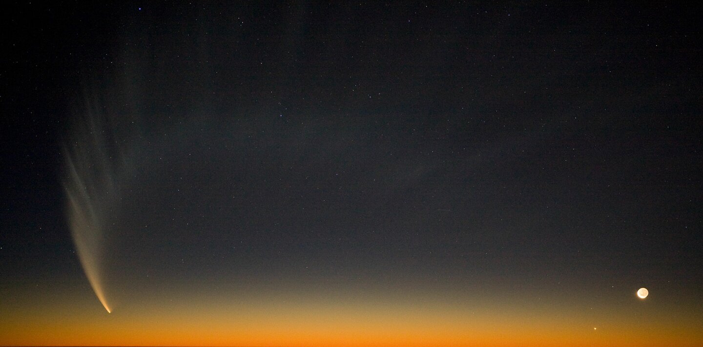 Der Schweif des Kometen McNaught über dem Pazifik im Januar 2007 | © ESO/H.H.Heyer