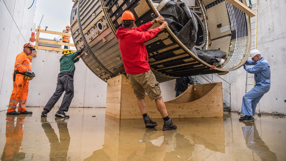 © Dirk Weiss Das Automated Transfer Vehicle (ATV) wird an seinen festen Platz im Space Eye gestellt | © Dirk Weiss